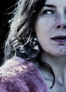 Esther Gerritsen op tour tijdens de Boekenweek